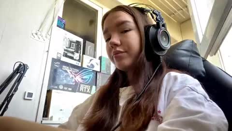 Snapshot of machellebazaldua chatting on 05.14.26 Mila online show from 05.14.26