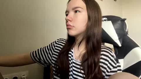 Snapshot of machellebazaldua chatting on 05.17.26 Mila online show from 05.17.26