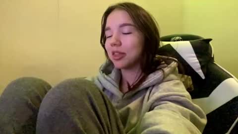 Snapshot of machellebazaldua chatting on 05.22.26 Mila online show from 05.22.26