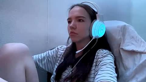 Snapshot of machellebazaldua chatting on 05.29.26 Mila online show from 05.29.26