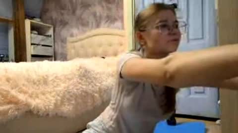 Snapshot of maciebrenden chatting on 04.03.26 Cynthia online show from 04.03.26