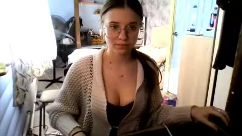 Snapshot of maciebrenden chatting on 04.04.26 Cynthia online show from 04.04.26