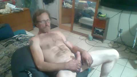 Snapshot of mackdog1369 chatting on 12.19.24 mackdog1369 online show from 12.19.24