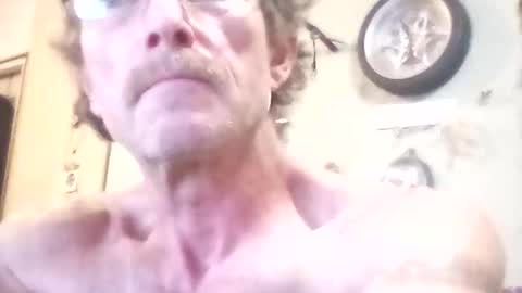 Snapshot of mackdog1369 chatting on 10.29.25 mackdog1369 online show from 10.29.25