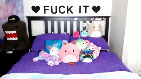 Snapshot of mackenziewolfe chatting on 01.18.25 Mackenzie Wolfe online show from 01.18.25