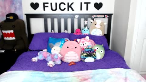 Snapshot of mackenziewolfe chatting on 01.28.25 Mackenzie Wolfe online show from 01.28.25