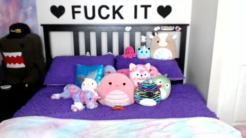 Snapshot of mackenziewolfe chatting on 01.29.25 Mackenzie Wolfe online show from 01.29.25