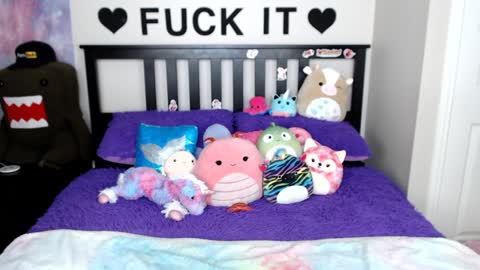 Snapshot of mackenziewolfe chatting on 02.01.25 Mackenzie Wolfe online show from 02.01.25