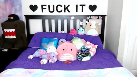 Snapshot of mackenziewolfe chatting on 03.05.25 Mackenzie Wolfe online show from 03.05.25