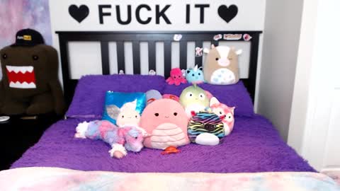 Snapshot of mackenziewolfe chatting on 09.10.25 Mackenzie Wolfe online show from 09.10.25