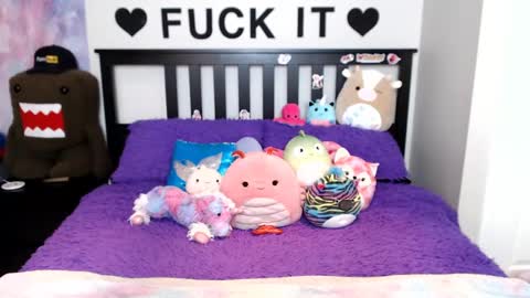 Snapshot of mackenziewolfe chatting on 09.11.25 Mackenzie Wolfe online show from 09.11.25