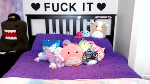 Snapshot of mackenziewolfe chatting on 09.12.25 Mackenzie Wolfe online show from 09.12.25