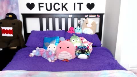 Snapshot of mackenziewolfe chatting on 09.23.25 Mackenzie Wolfe online show from 09.23.25