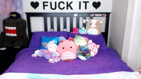 Snapshot of mackenziewolfe chatting on 10.02.25 Mackenzie Wolfe online show from 10.02.25