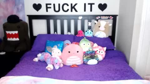 Snapshot of mackenziewolfe chatting on 11.04.25 Mackenzie Wolfe online show from 11.04.25