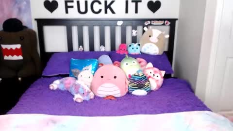 Snapshot of mackenziewolfe chatting on 11.06.25 Mackenzie Wolfe online show from 11.06.25