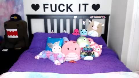 Snapshot of mackenziewolfe chatting on 11.07.25 Mackenzie Wolfe online show from 11.07.25