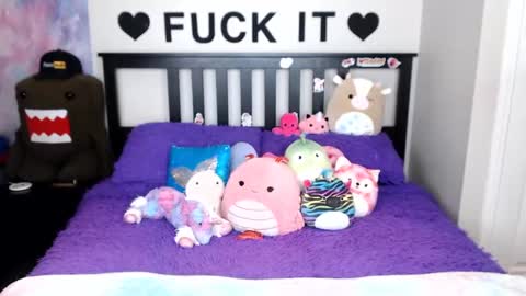 Snapshot of mackenziewolfe chatting on 11.09.25 Mackenzie Wolfe online show from 11.09.25