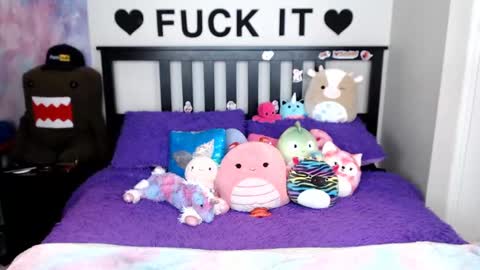 Snapshot of mackenziewolfe chatting on 11.20.25 Mackenzie Wolfe online show from 11.20.25