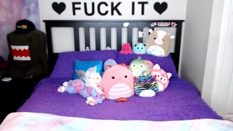 Snapshot of mackenziewolfe chatting on 12.03.25 Mackenzie Wolfe online show from 12.03.25