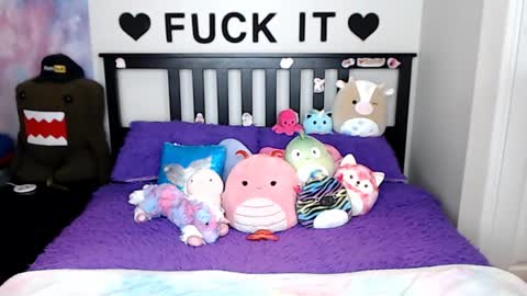 Snapshot of mackenziewolfe chatting on 02.07.26 Mackenzie Wolfe online show from 02.07.26