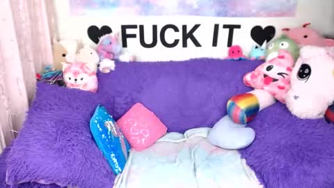 Snapshot of mackenziewolfe chatting on 02.10.26 Mackenzie Wolfe online show from 02.10.26