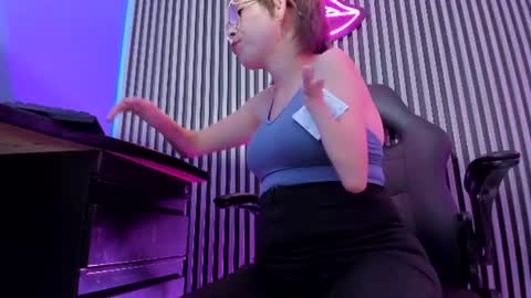 Snapshot of madame_mature1 chatting on 06.18.26 Madame online show from 06.18.26
