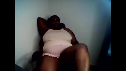 Snapshot of madame_pleasure40 chatting on 05.10.26 madame_pleasure40 online show from 05.10.26