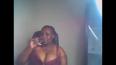 Snapshot of madame_pleasure40 chatting on 05.12.26 madame_pleasure40 online show from 05.12.26