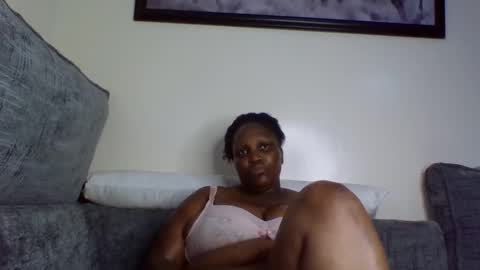Snapshot of madame_pleasure40 chatting on 05.19.26 madame_pleasure40 online show from 05.19.26
