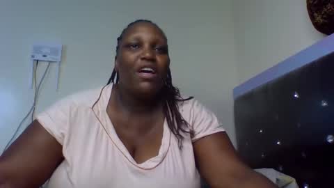 Snapshot of madame_pleasure40 chatting on 06.05.26 madame_pleasure40 online show from 06.05.26