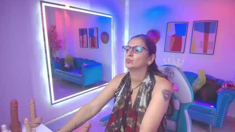 Snapshot of madame_scarllet chatting on 04.28.26 Madame Scarllet online show from 04.28.26