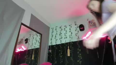 Maddi Avalon online show from 12.21.25