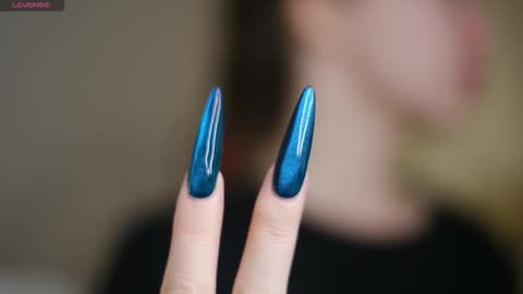 Snapshot of maddi_s_here chatting on 11.19.25 Maddi online show from 11.19.25