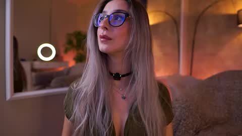 Snapshot of maddiebryggs chatting on 04.08.26 Maddie online show from 04.08.26