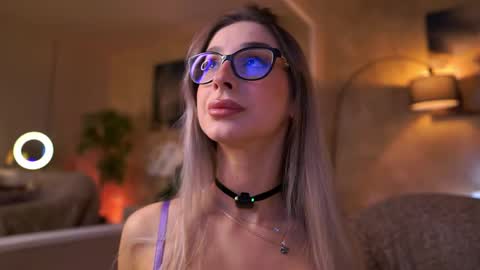 Snapshot of maddiebryggs chatting on 04.12.26 Maddie online show from 04.12.26