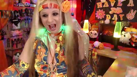 MaddisonRae online show from 10.30.25