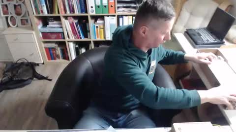 Snapshot of maddmax8 chatting on 12.04.25 Mad4You online show from 12.04.25