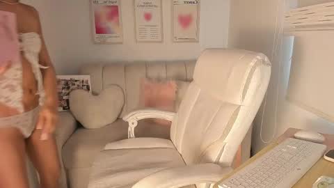 Snapshot of maddy_bronw chatting on 05.22.26 Maddy online show from 05.22.26