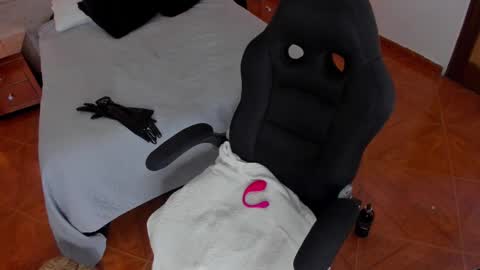 Snapshot of maddycrofft chatting on 02.28.25 Maddy Crofft online show from 02.28.25