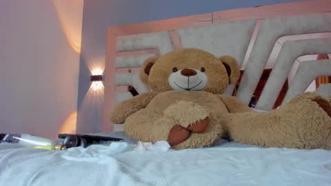 Snapshot of maddycrofft chatting on 03.06.25 Maddy Crofft online show from 03.06.25