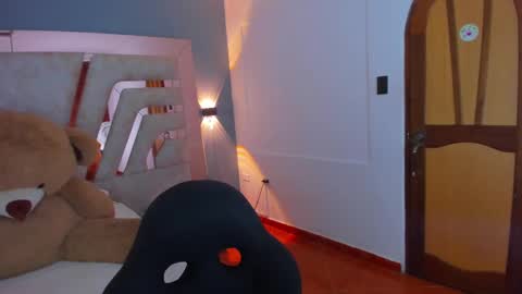 Snapshot of maddycrofft chatting on 03.12.25 Maddy Crofft online show from 03.12.25