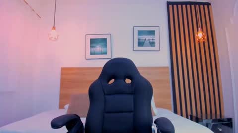 Snapshot of maddycrofft chatting on 09.27.25 Maddy Crofft online show from 09.27.25