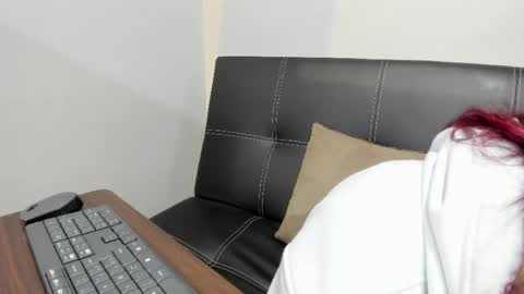 Snapshot of madelaine_blosson chatting on 05.25.26 Madelaine online show from 05.25.26