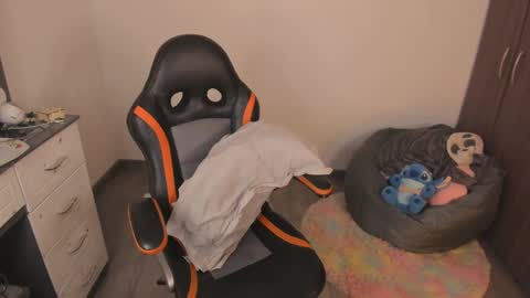 madelaine_taylor online show from 09.30.25