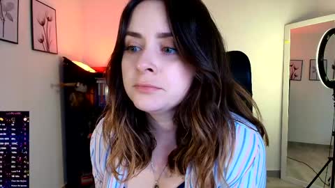 Snapshot of madelamee chatting on 04.24.26 madelamee online show from 04.24.26