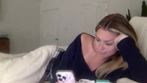 Snapshot of madirose69 chatting on 10.10.25 mari rose online show from 10.10.25