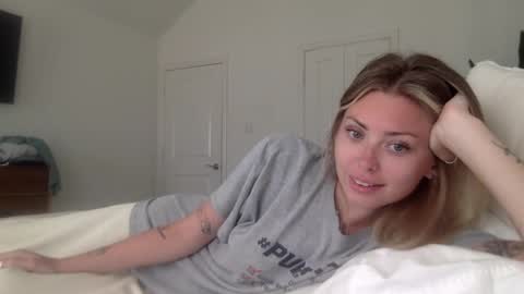 Snapshot of madirose69 chatting on 10.11.25 mari rose online show from 10.11.25