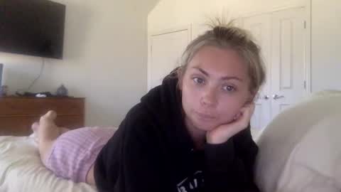 Snapshot of madirose69 chatting on 10.20.25 mari rose online show from 10.20.25