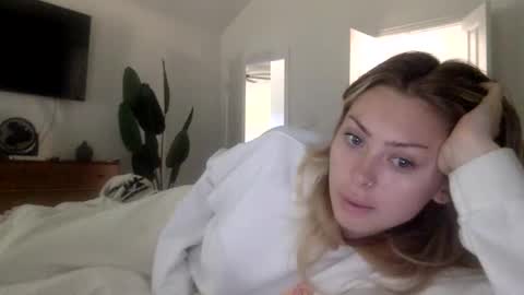 Snapshot of madirose69 chatting on 11.25.25 mari rose online show from 11.25.25